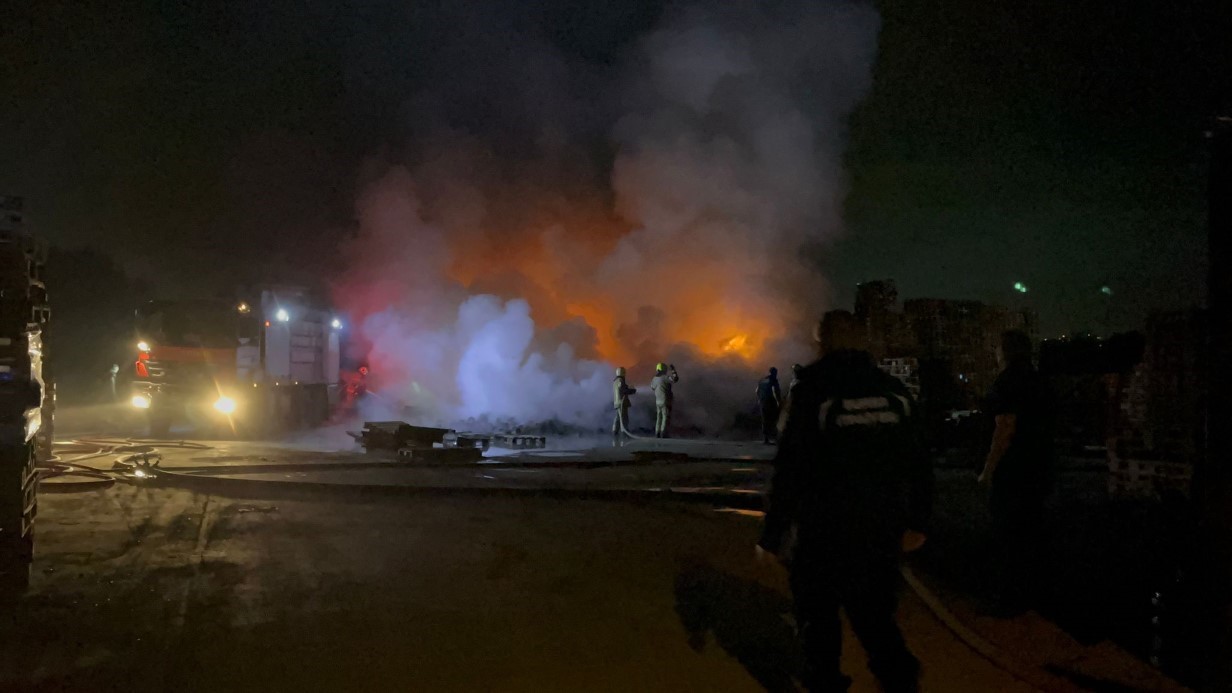 Bursa’da palet fabrikası alevlere teslim oldu