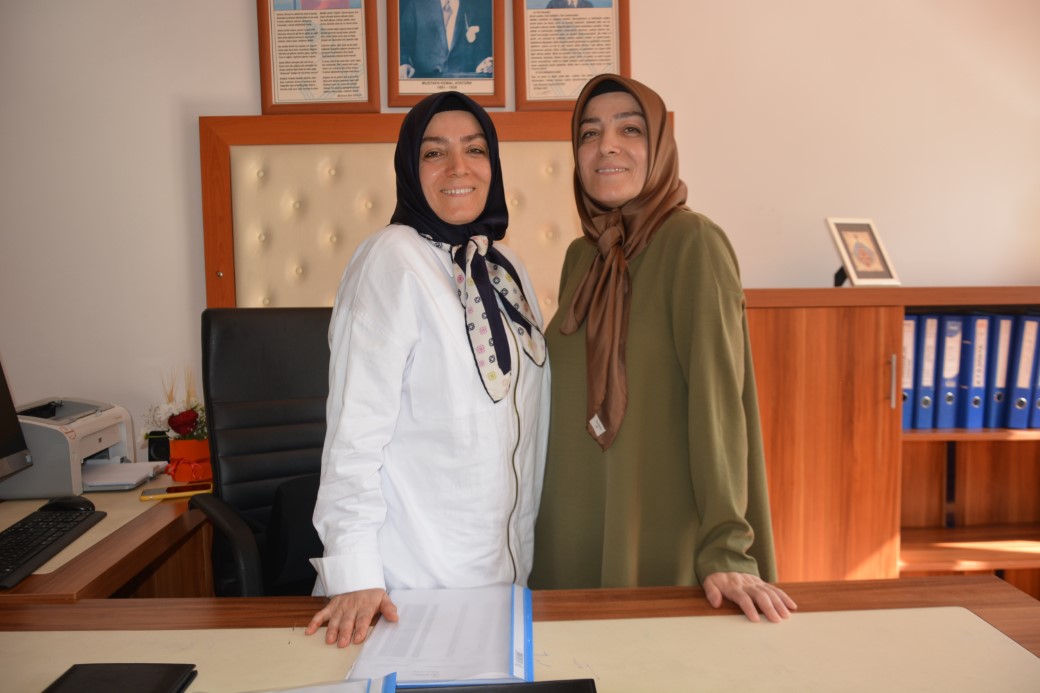 Ordu’da tek yumurta ikiz öğretmen anneler, aynı okulda 15 yıldır birlikte görev yapıyor