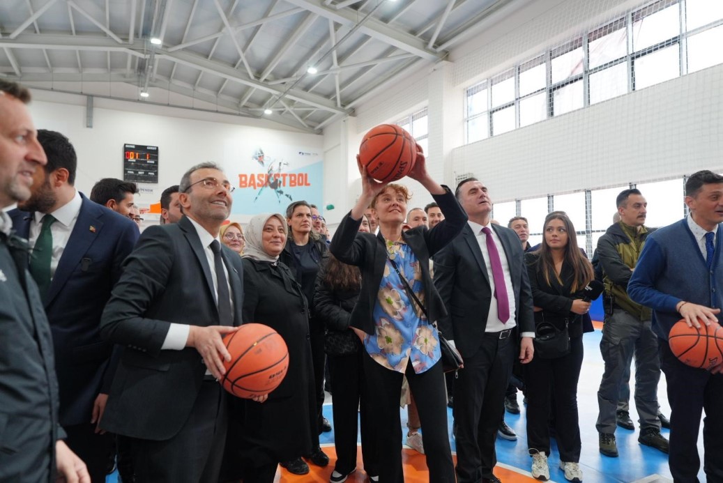 Pendik’te Mattia Ahmet Minguzzi Spor Kompleksi, Minguzzi ailesinin katılımıyla açıldı