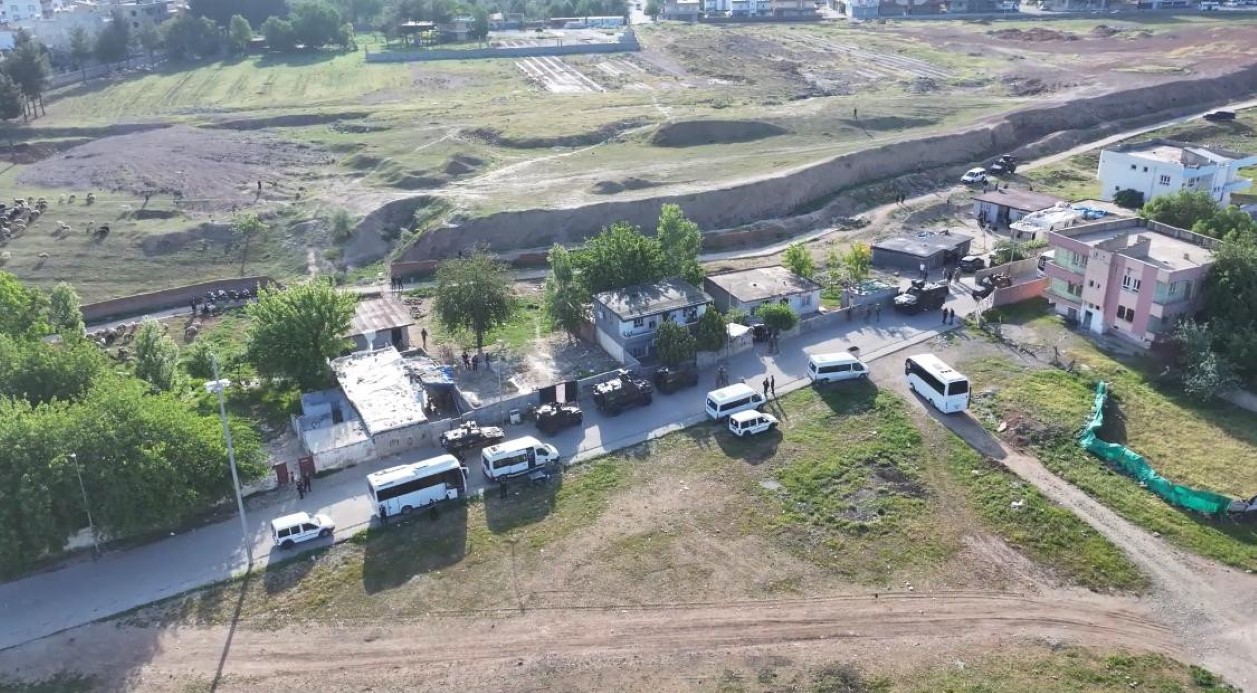 Batman’da zehir tacirlerine büyük darbe: 15 adrese eş zamanlı baskın, 18 tutuklama