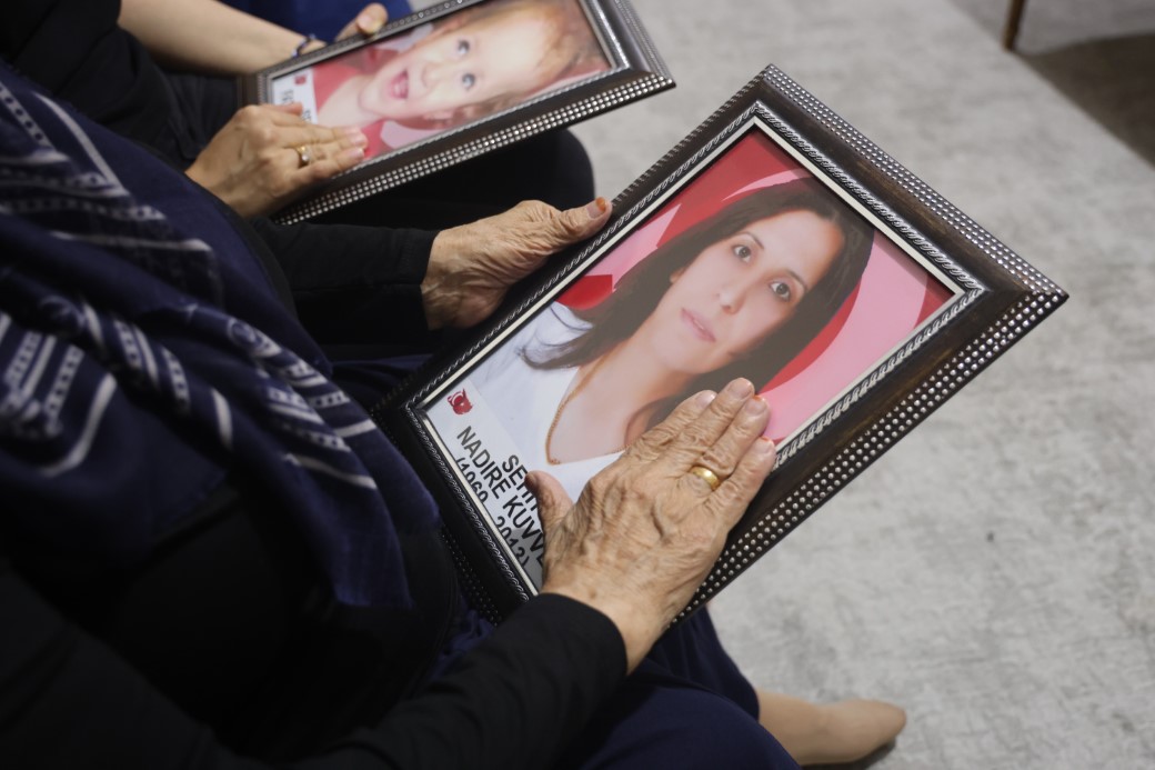 Evlatlarını Reyhanlı saldırısında kaybeden anne ve kızının buruk Anneler Günü