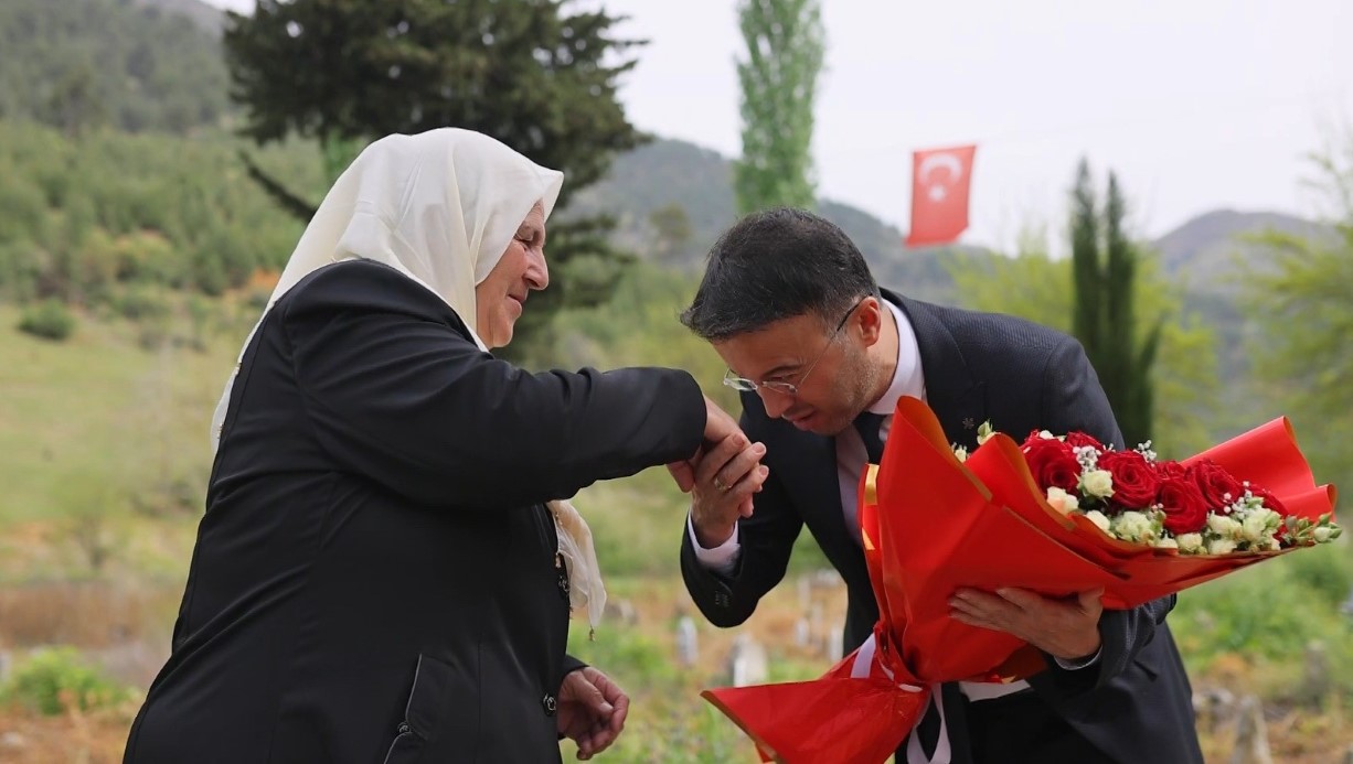 Şehit annesi: "Devletimiz oğlumun yokluğunu bana aratmamak için hep yanımda oldu"