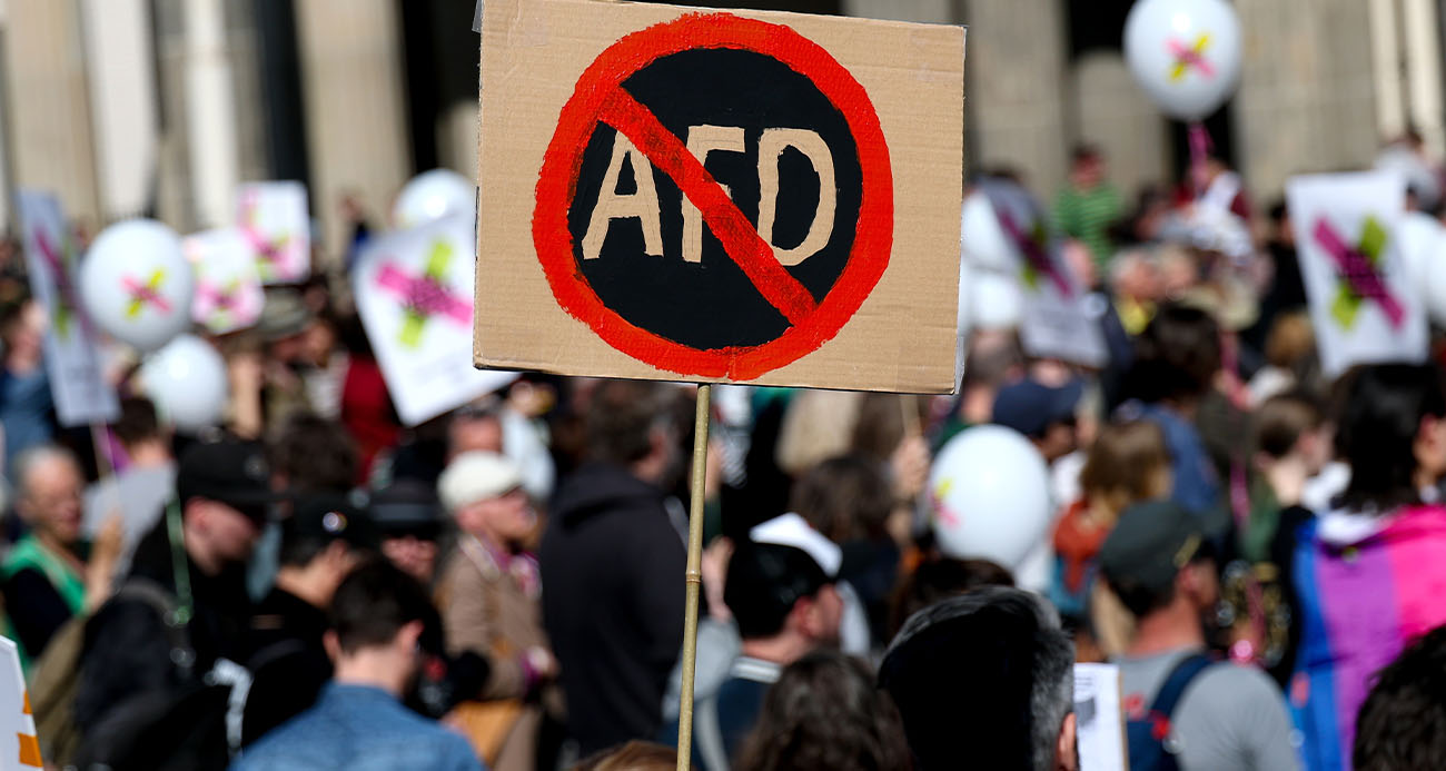 Almanya'da 60'tan fazla kentte aşırı sağcı AfD karşıtı gösteri