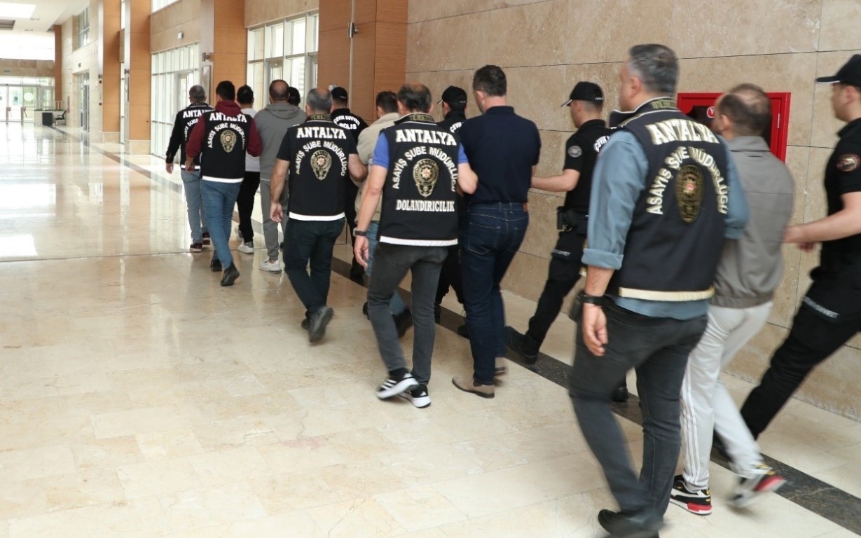 Filolardan kiraladıkları araçları ‘araç devir vaadi sözleşmesi' ile satmışlar
