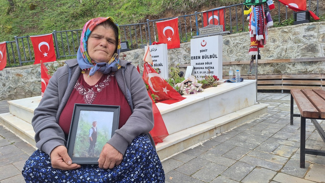 Eren Bülbül’ün annesi Ayşe Bülbül, PKK’nın silah bırakmasını değerlendirdi: 