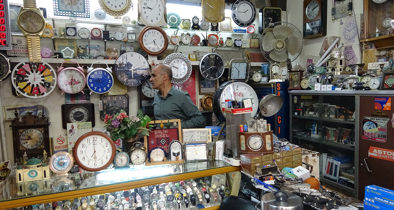 Asırlık saatler Vanlı ustanın elinde yeniden hayat buluyor
