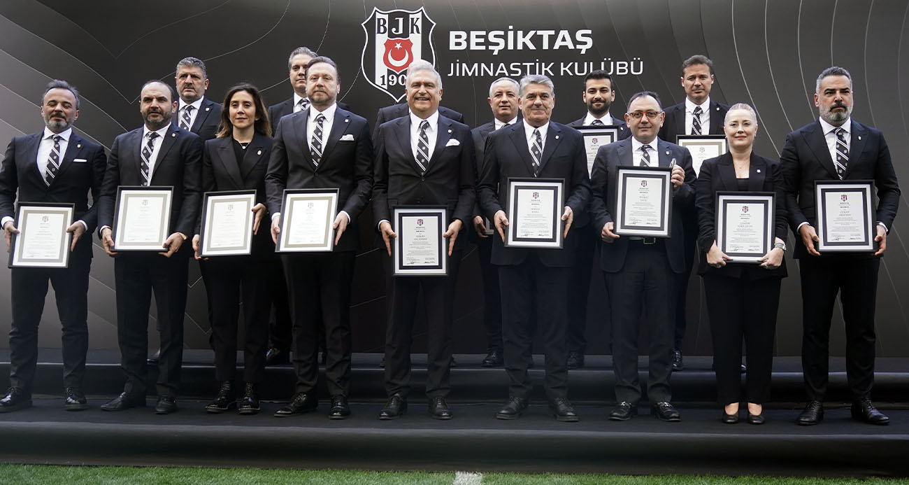 Beşiktaş’ta Başkan Serdal Adalı ve yönetimi, mazbatalarını aldı
