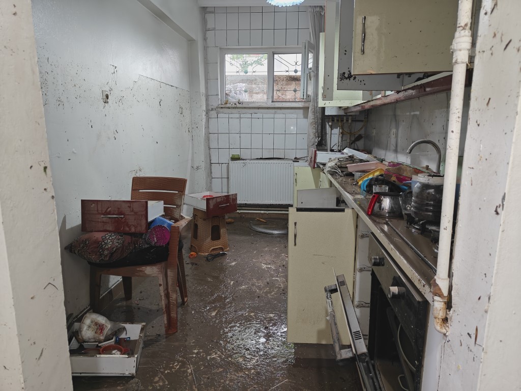 Kayseri’de sağanak yağışta evini su basan vatandaş: 