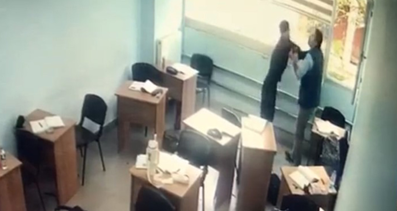 Kurs merkezinde dehşet anları kamerada: Sınıfa girip öğrenciye saldırdı
