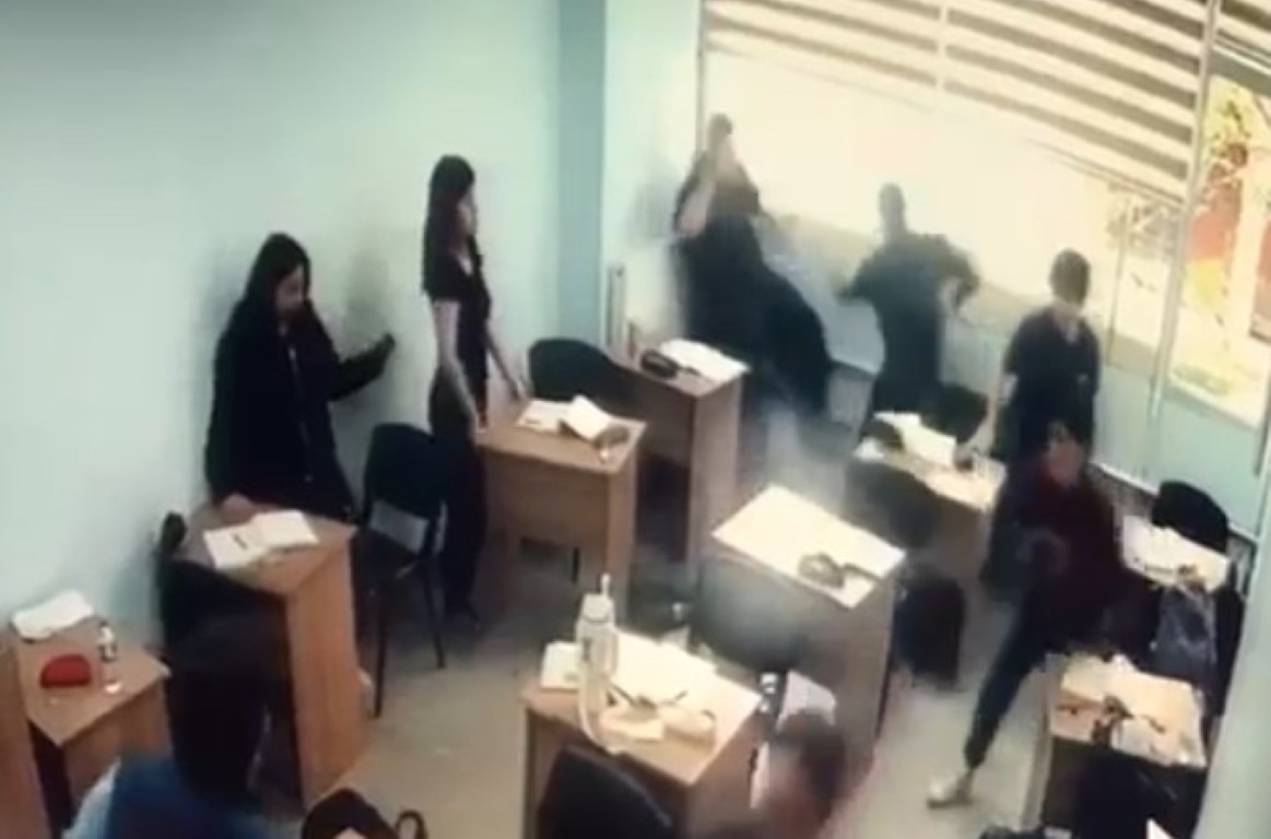 Kurs merkezinde dehşet anları kamerada: Sınıfa girip öğrenciye saldırdı