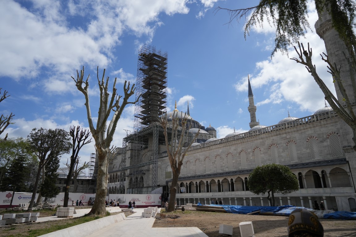 Sultanahmet Camii’nin ömrüne ömür katacak olan minare restorasyonu sürüyor