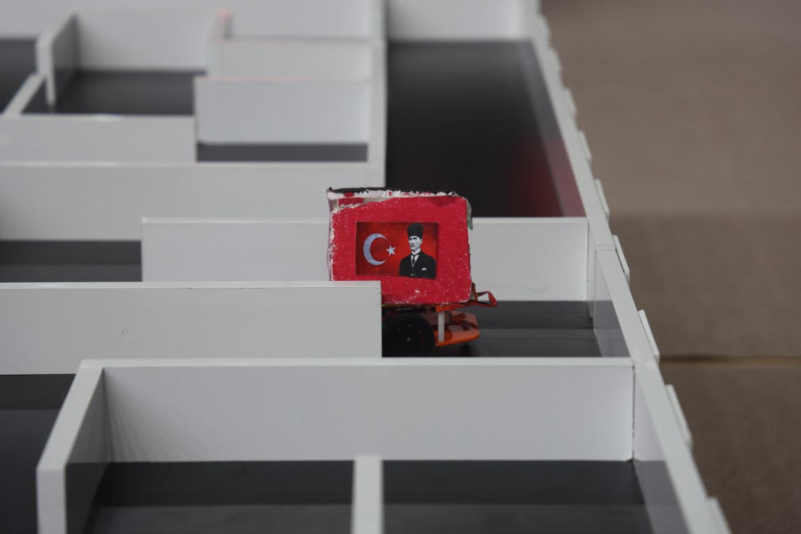 Depremzede öğrenciler ’HATAYBOT’ robot yarışmasında yarıştı
