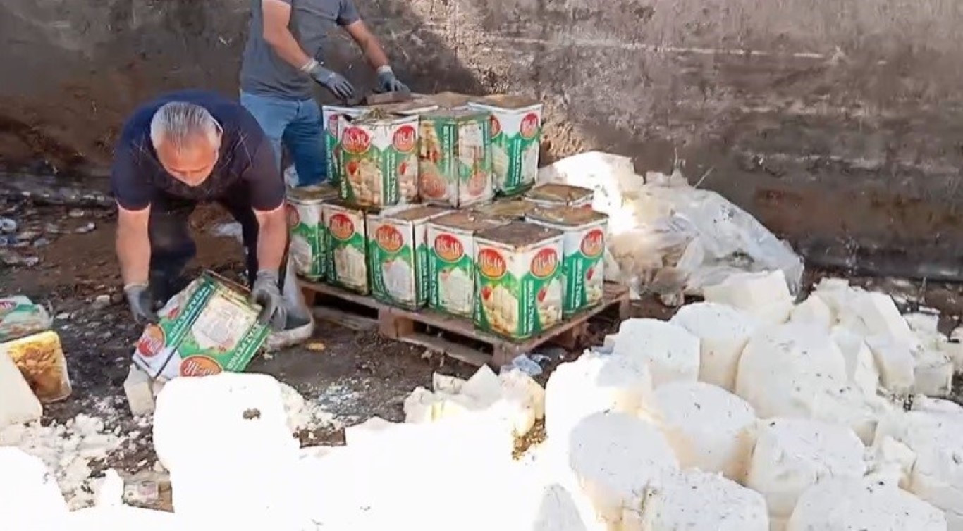 Gıda teröristleri tonlarca bozuk peyniri vatandaşa yedirecekti