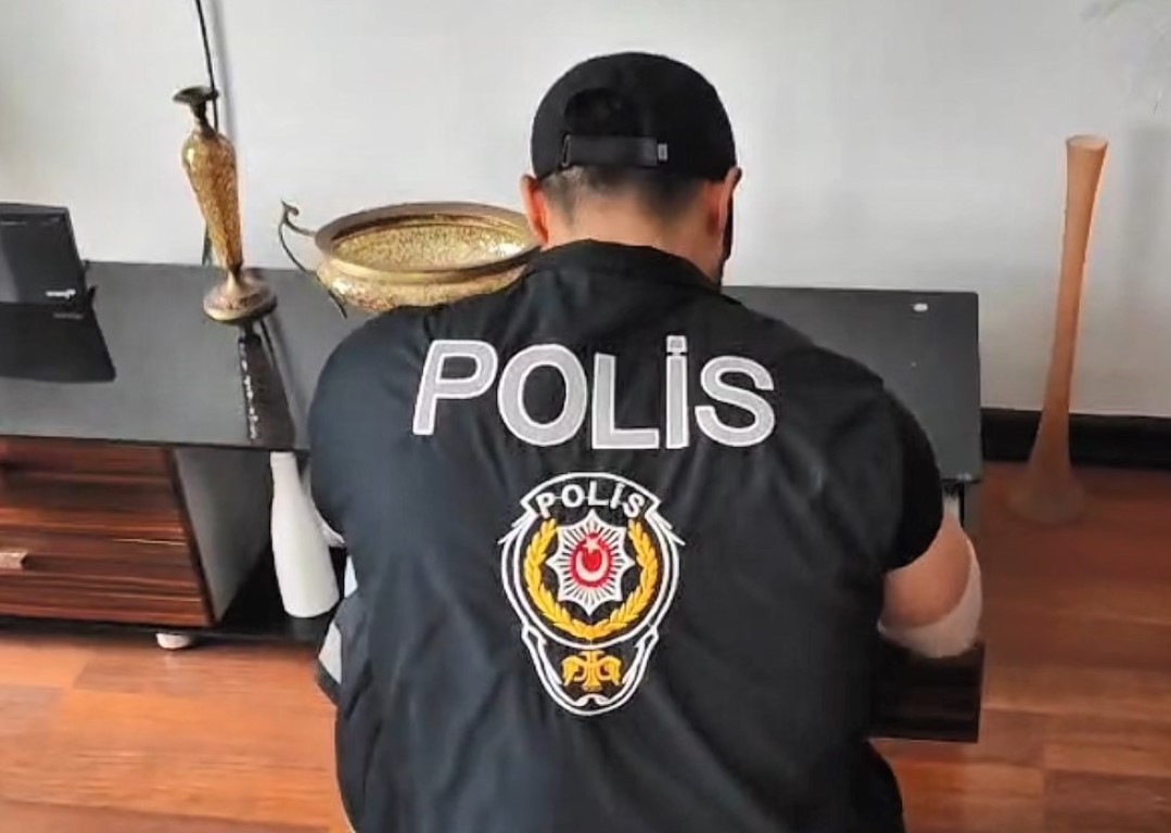 Türkiye’de çağrı merkezi kurup Almanları dolandırmışlar: 10 gözaltı