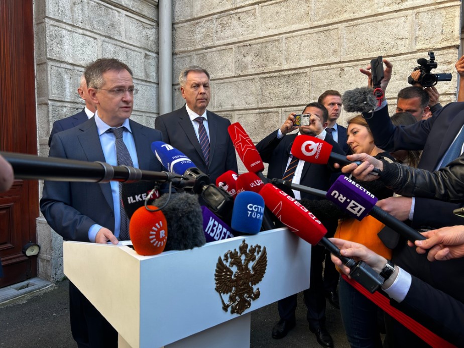 Rus heyeti, Ukrayna ihtilafını çözmeye odaklandıklarını söyledi