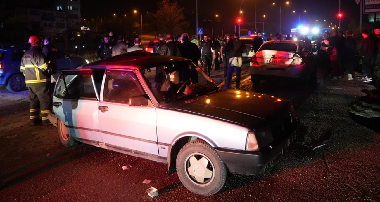 Kontrolden çıkan otomobil, kırmızı ışıkta bekleyen araçlara çarptı: 9 yaralı