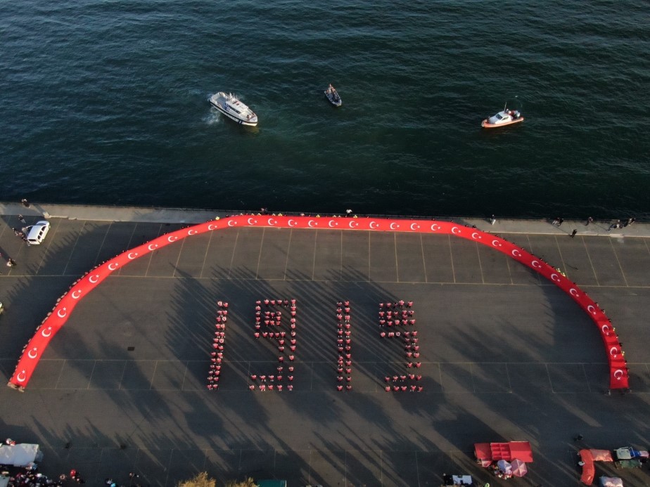 Tekirdağ’da dev yürüyüş: Polis ve gençler omuz omuza yürüdü