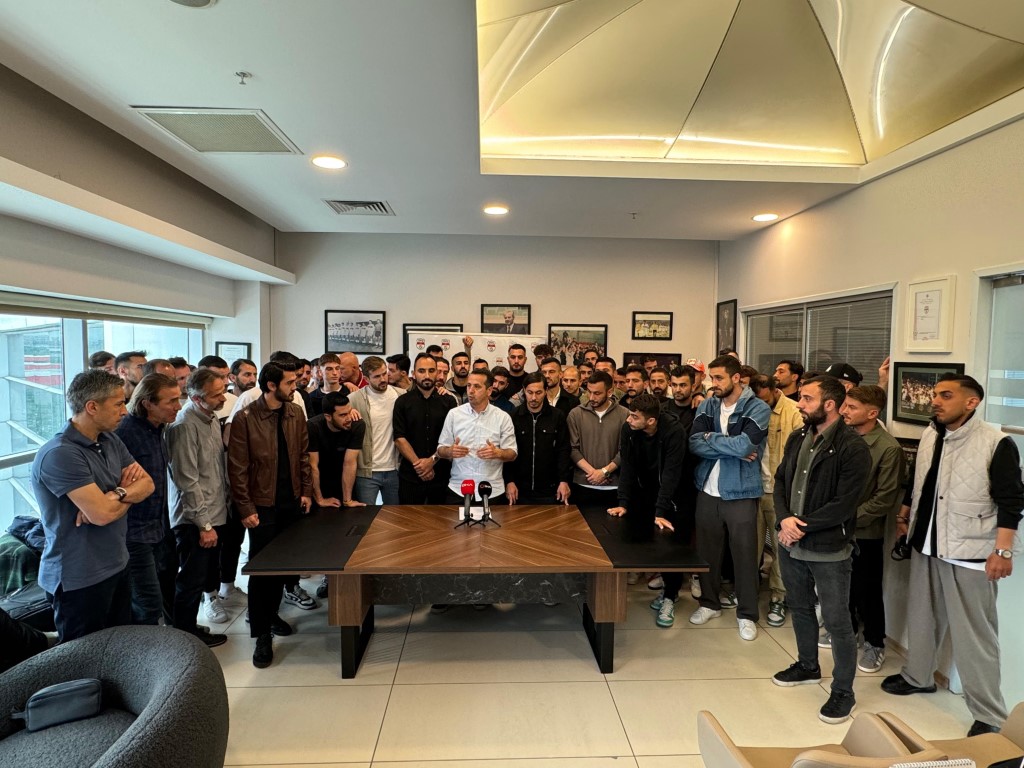 Saffet Akyüz: 