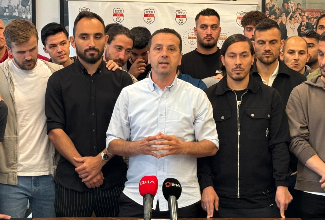 Saffet Akyüz: 