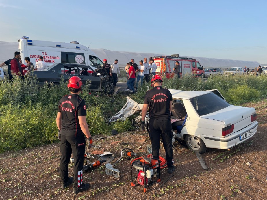 Kahramanmaraş’ta iki otomobil kafa kafaya çarpıştı: 6 yaralı