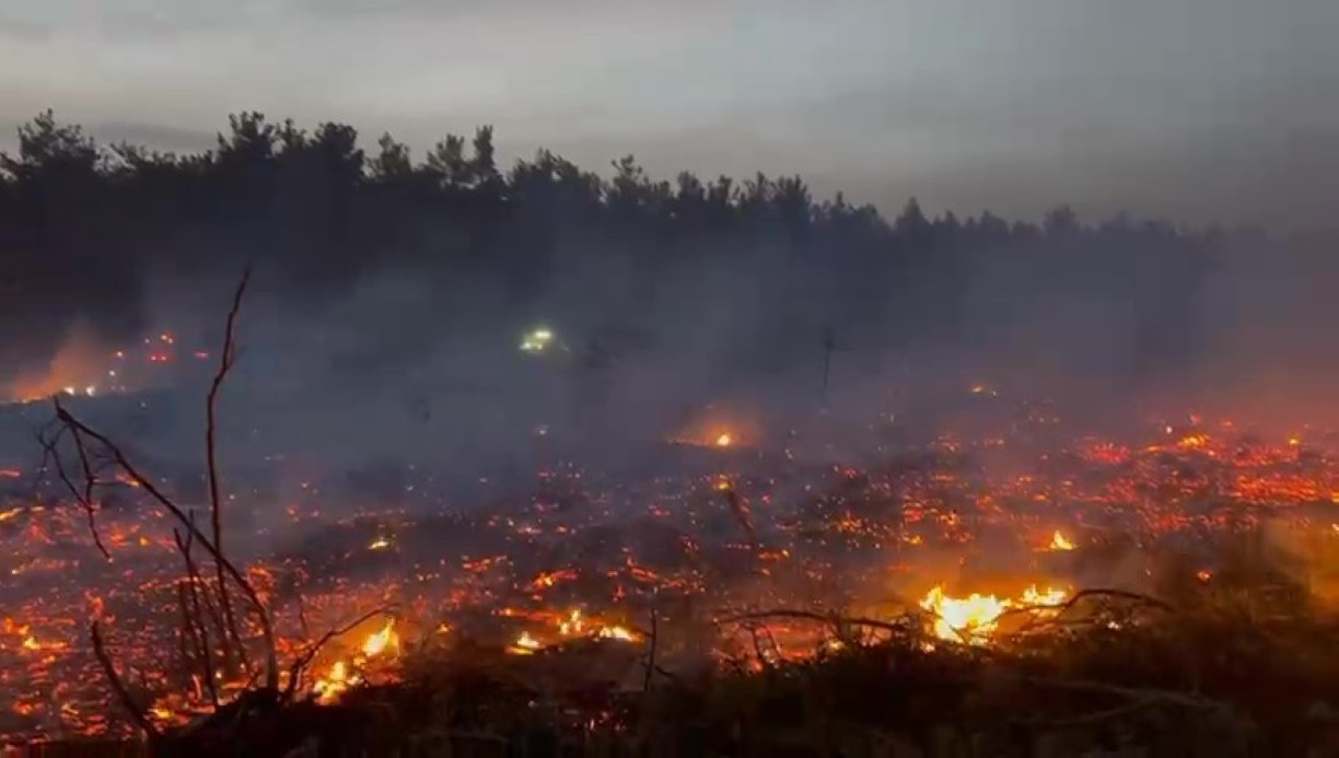Köylüler ve ekiplerin seferber olduğu yangın kontrol altına alındı
