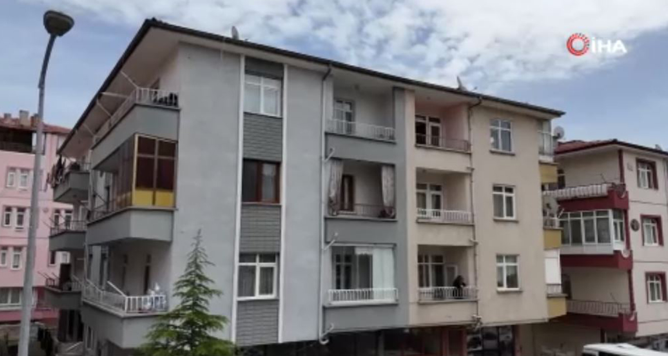 Çilingirle girdiği evde korkunç manzarayla karşılaştı: Derin dondurucularda bulunan poşetlerden erkek cesedi çıktı