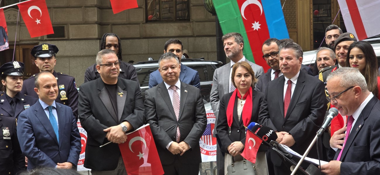 ABD’de Türk bayrağı göndere çekildi