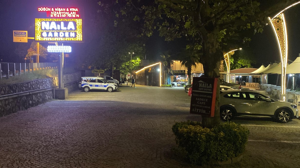 Kına gecesinde eğlenenlerin üzerine disko topu düştü: 3 yaralı