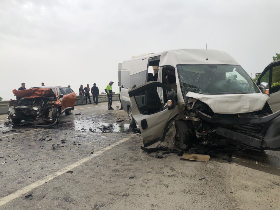 Bursa’da feci kaza: Kazayı bırakıp birbirlerine girdiler