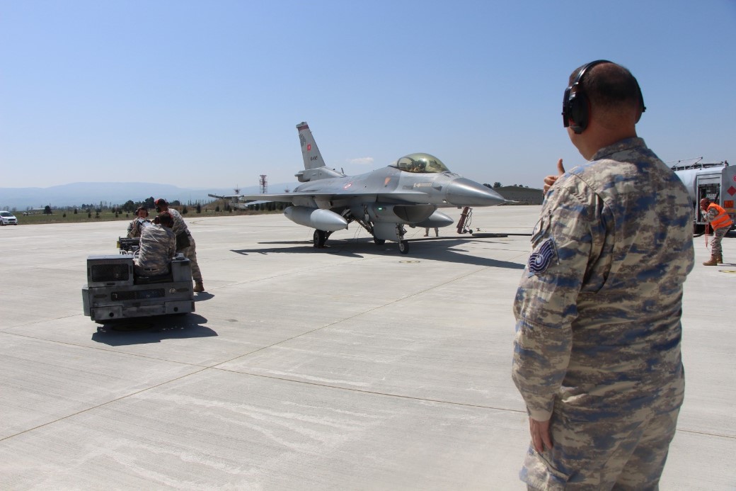 F-16’lar zorlu göreve 15 dakikada hazırlanıyor