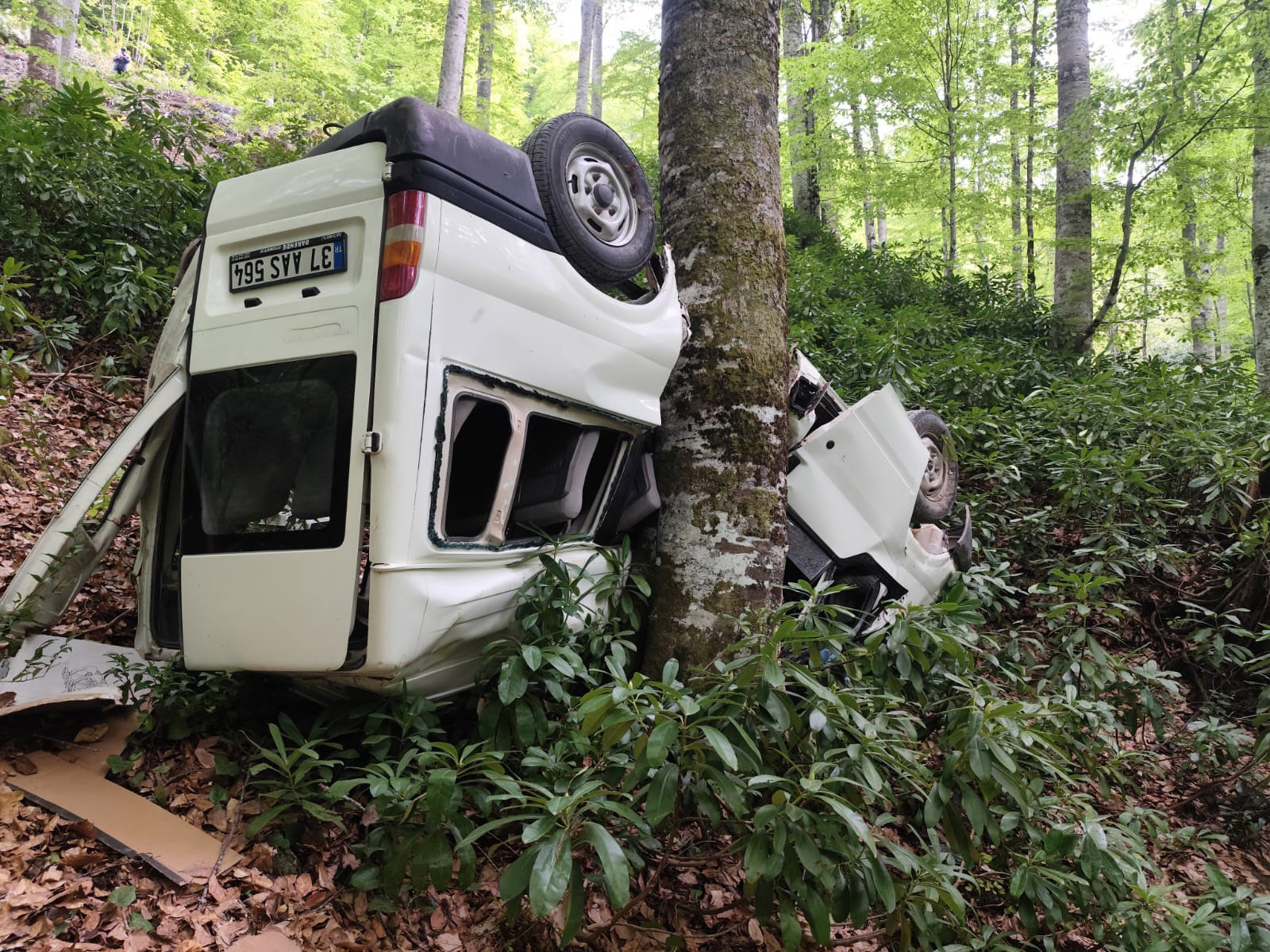 Kastamonu’da minibüs ormanlık alana yuvarlandı: 10 yaralı