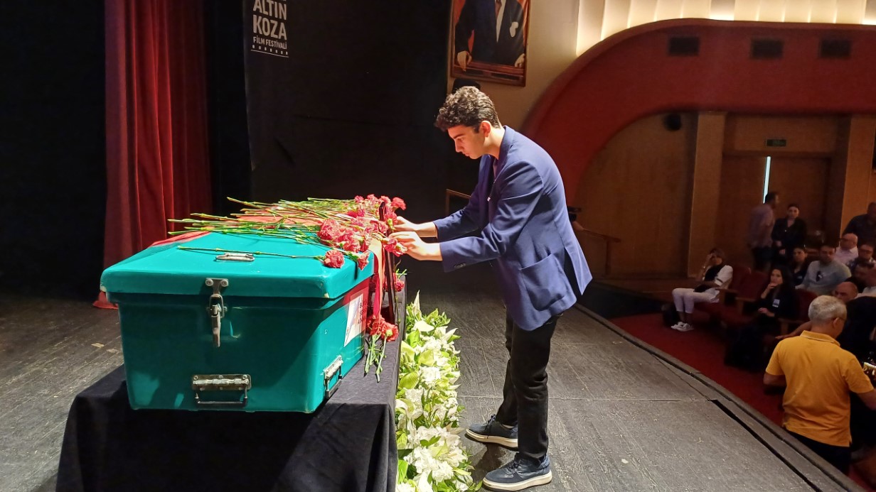 Ünlü yönetmen Ali Özgentürk memleketinde son yolculuğuna uğurlandı
