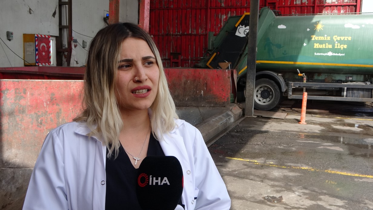 Yanlışlıkla çöpe atılan hatıra kolye 7 ton çöpün içinde bulundu