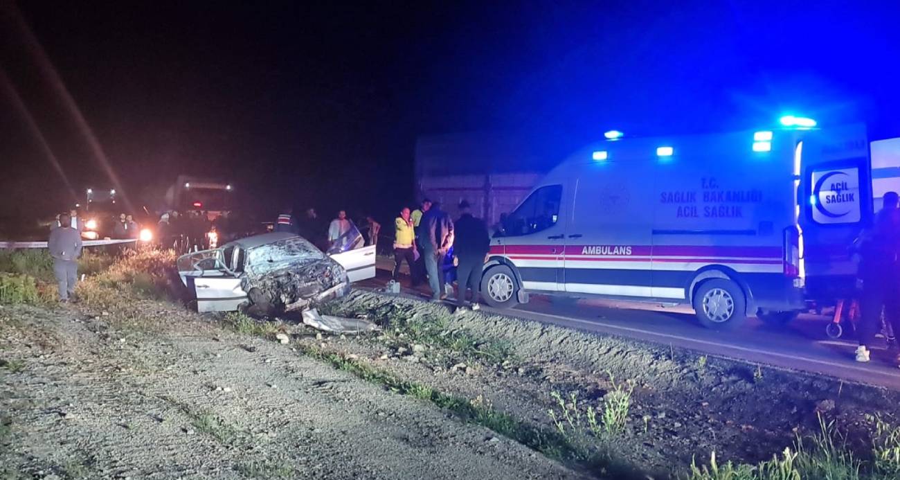 Ankara’da otomobil ile kamyon kafa kafaya çarpıştı: 1 ölü, 4 yaralı