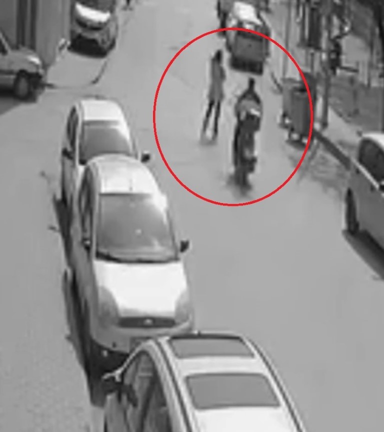 Karşıya geçen kadına çarptı, yaralıyı olay yerinde bırakıp kaçtı