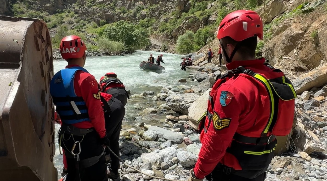 Yüksekova’da derede kaybolan İbrahim için arama çalışmaları devam ediyor