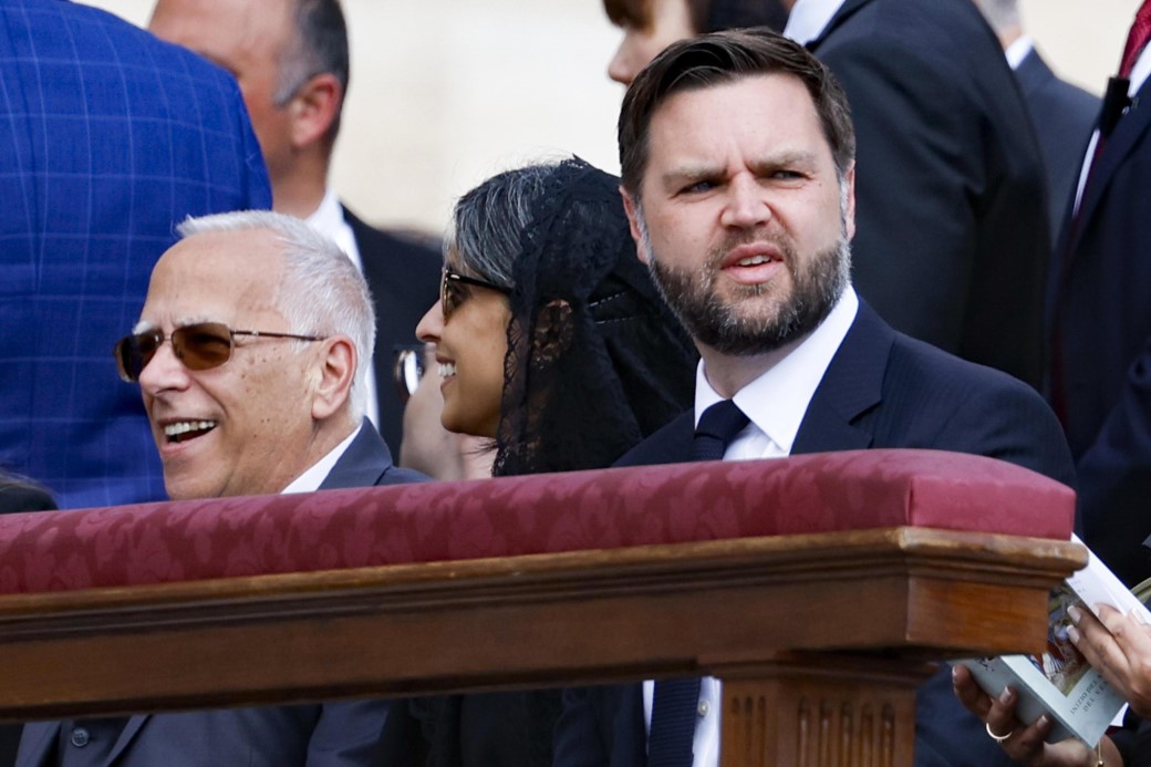 Papa 14'üncü Leo binlerce kişinin katıldığı törenle birlikte resmen göreve başladı