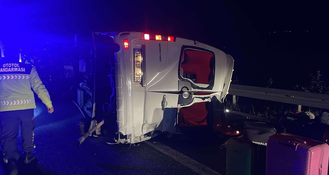 Soma’da servis minibüsü devrildi: 1 ölü, 13 yaralı