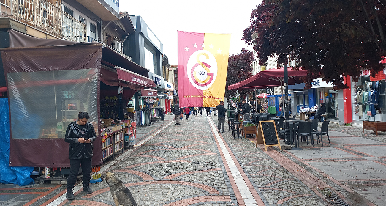 Edirne’de Galatasaray’ın 5 yıldızlı bayrağını yırtıp kaçtılar