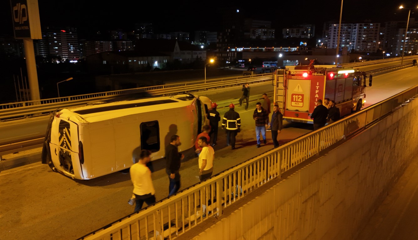 Alkollü genç şehirde kabus yaşattı: Patronunu ve servis şoförünü gasp etti, kaza üstüne kaza yaptı