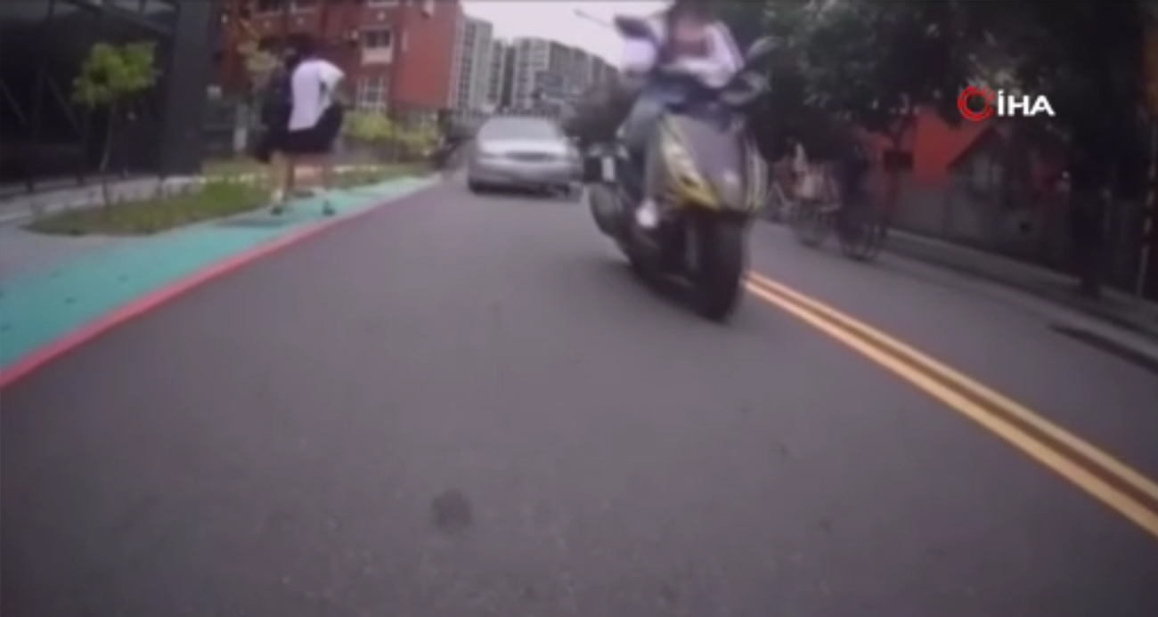 Tayvan'da kırmızı ışıkta geçen araç dehşet saçtı: 3 ölü, 13 yaralı