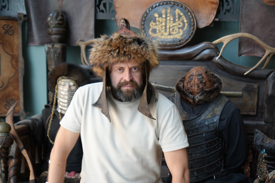’Game of Thrones’, ’Vikings’ ve bazı tarihi dizilerin kostüm ile aksesuarları bu atölyede üretildi