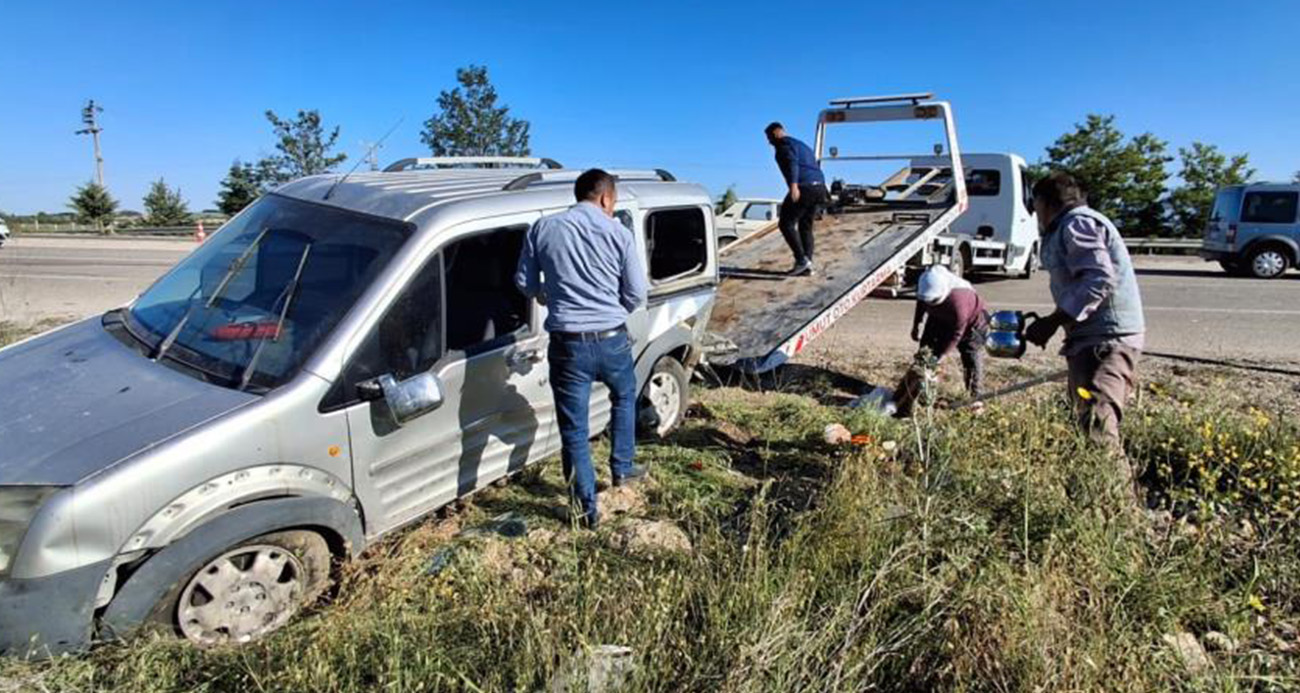 Tütün işçilerini taşıyan otomobil, hafif ticari araçla kafa kafaya çarpıştı; 6 yaralı
