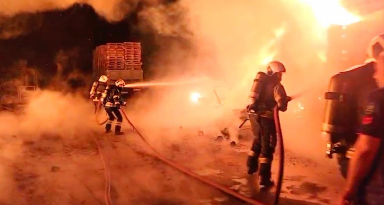 Gebze’de palet deposunda yangın paniği