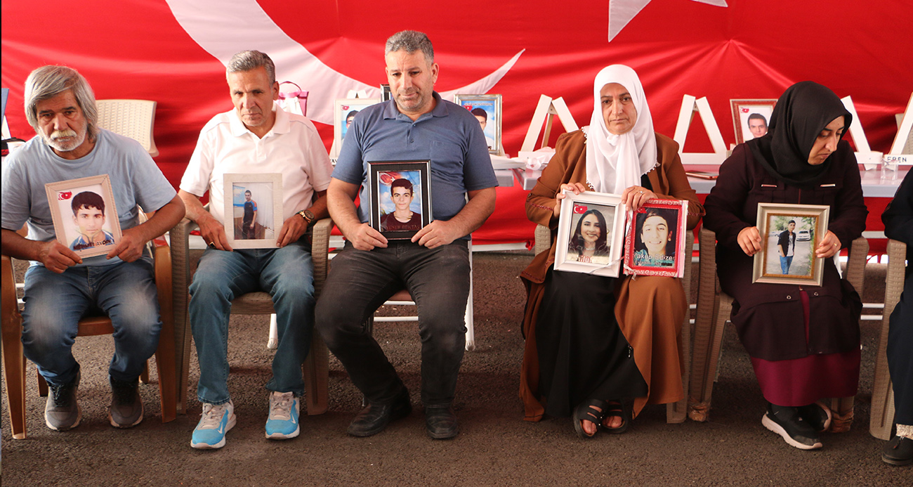 Diyarbakır’da evlat nöbetinde olan anne: "İnşallah barış olur, çocuklar eve döner"