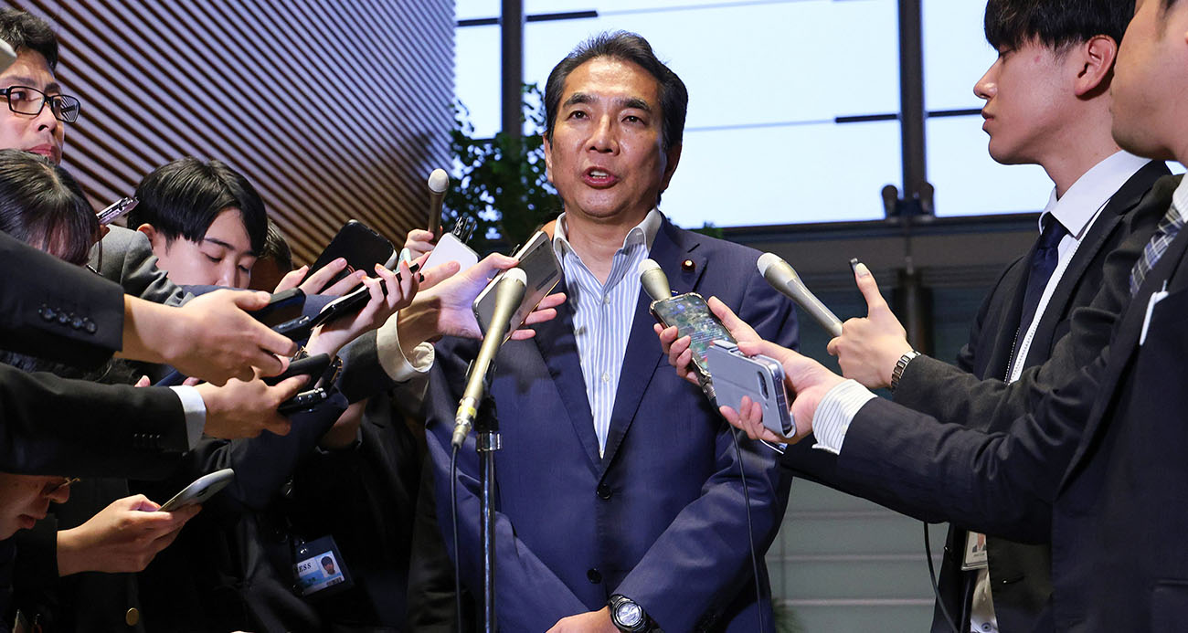 Japon bakan "bağışlanan pirinçler" sayesinde pirinç satın almadığını söyledi, istifa etti