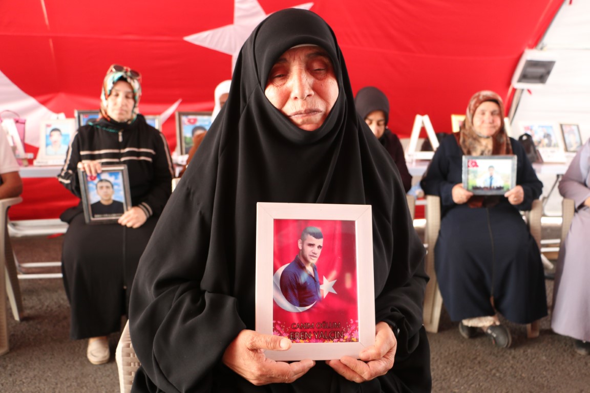 Diyarbakır’da evlat nöbetinde olan anne: 