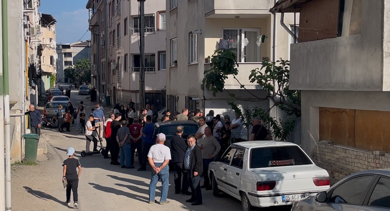 Palalı saldırgan kamerada: Çöp yüzünden 3 kişi hastanelik oldu