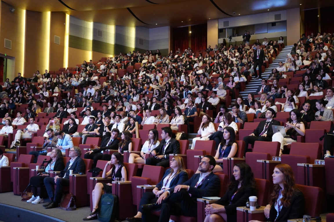 Dünyaca ünlü genetik uzmanları Acıbadem Üniversitesi’nde buluştu