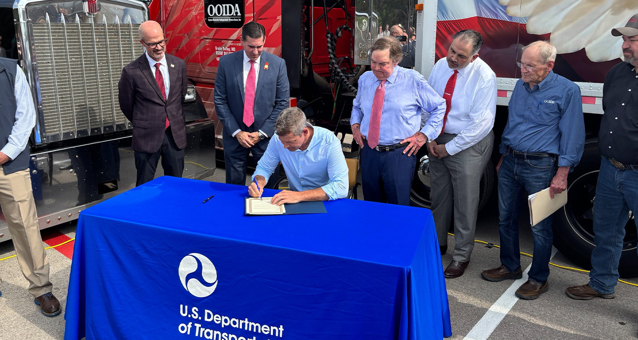 ABD'de kamyon şoförlerine İngilizce şartı getirildi